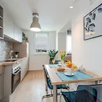 Lägenhet Seven Apartman *