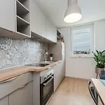 Lägenhet Seven Apartman *